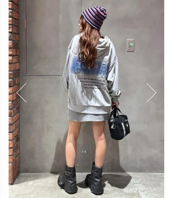 ロデオクラウンズ★ スプレーエンボスパーカー(グレー) < ブランド  ロデオクラウンズ★ スプレーエンボスパーカー(グレー) < ブランドの