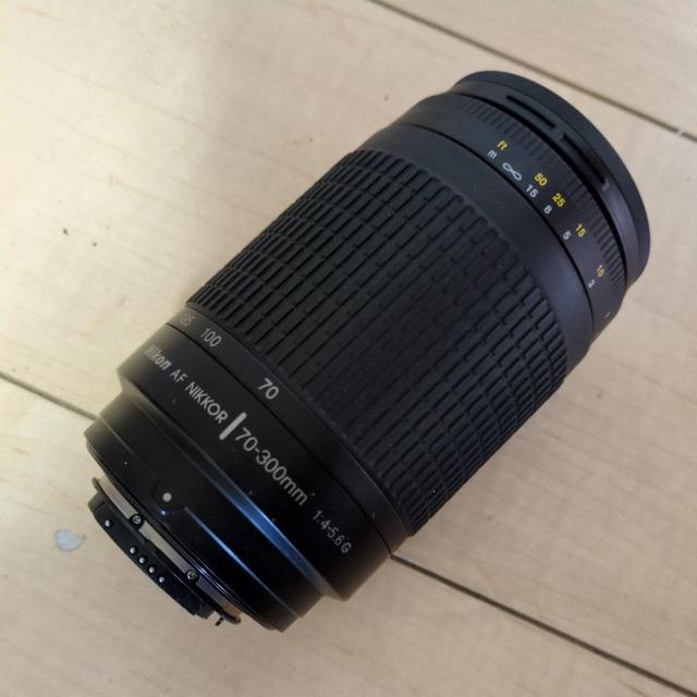 Nicon  AF Nikkor70-300mm �]���Y�[�������Y �� �Ɠd/AV�� 