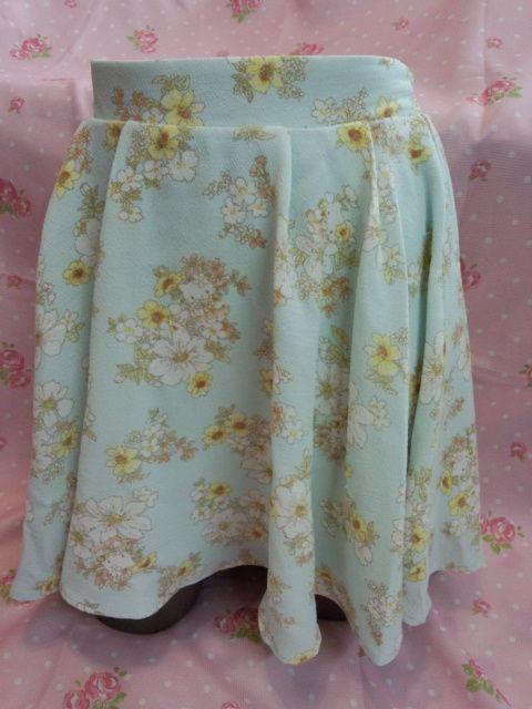 〓涼しげな空色にお花柄とキティちゃんがとってもキュートなミニ丈フレアスカート < 女性ファッション  〓涼しげな空色にお花柄とキティちゃんがとってもキュートなミニ丈フレアスカート  < 女性ファッションの