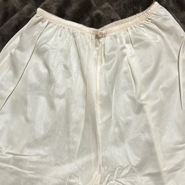 ☆☆タンス整理品 衣類 おまとめOK ホームクリーニング済み ペチコート クリーム Mサイズくらい < 女性ファッション  ☆☆タンス整理品 衣類 おまとめOK ホームクリーニング済み ペチコート クリーム Mサイズくらい < 女性ファッションの