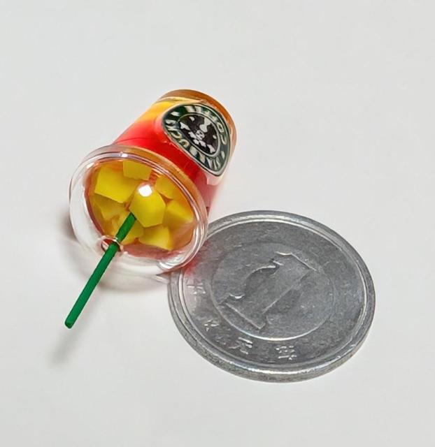 ミニチュア★スターバックス★マンゴージュース★果肉入り★ドールハウスにいかがですか♪ < おもちゃ  ミニチュア★スターバックス★マンゴージュース★果肉入り★ドールハウスにいかがですか♪ < おもちゃの