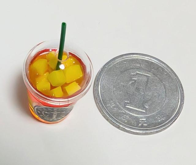 ミニチュア★スターバックス★マンゴージュース★果肉入り★ドールハウスにいかがですか♪ < おもちゃ  ミニチュア★スターバックス★マンゴージュース★果肉入り★ドールハウスにいかがですか♪ < おもちゃの