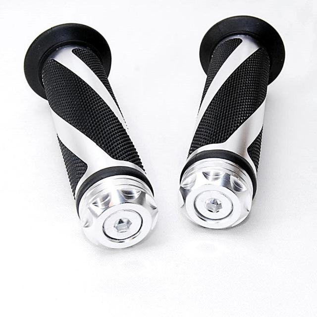 バイク カスタム トルネード ハンドルグリップ シルバー アルミ 左右セット 原付 オートバイ ビッグスクーター 汎用 グリップ < 自動車/バイク バイク カスタム トルネード ハンドルグリップ シルバー アルミ 左右セット 原付 オートバイ ビッグスクーター 汎用 グリップ < 自動車/バイク