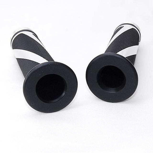 バイク カスタム トルネード ハンドルグリップ シルバー アルミ 左右セット 原付 オートバイ ビッグスクーター 汎用 グリップ < 自動車/バイク バイク カスタム トルネード ハンドルグリップ シルバー アルミ 左右セット 原付 オートバイ ビッグスクーター 汎用 グリップ < 自動車/バイク