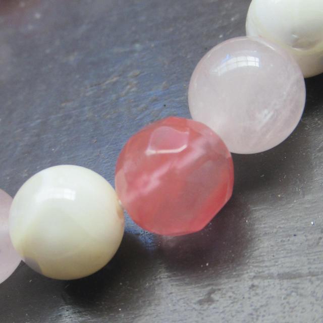 チェリークォーツxマザーオブパールxローズクォーツブレスレット 天然石 パワーストーン < 女性アクセサリー/時計 チェリークォーツxマザーオブパールxローズクォーツブレスレット 天然石 パワーストーン < 女性アクセサリー/時計の