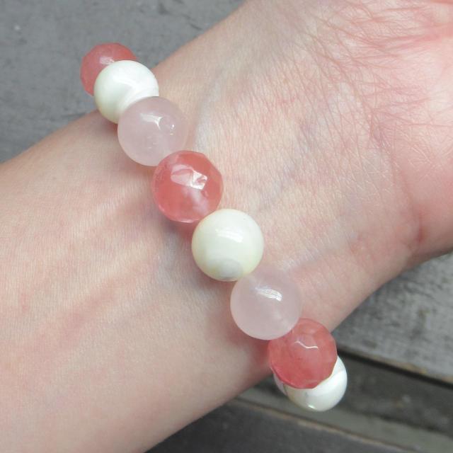チェリークォーツxマザーオブパールxローズクォーツブレスレット 天然石 パワーストーン < 女性アクセサリー/時計 チェリークォーツxマザーオブパールxローズクォーツブレスレット 天然石 パワーストーン < 女性アクセサリー/時計の