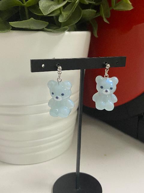 ハンドメイド レジンとジェルネイルを使用した クマのピアス < 女性ファッション  ハンドメイド レジンとジェルネイルを使用した クマのピアス  < 女性ファッションの