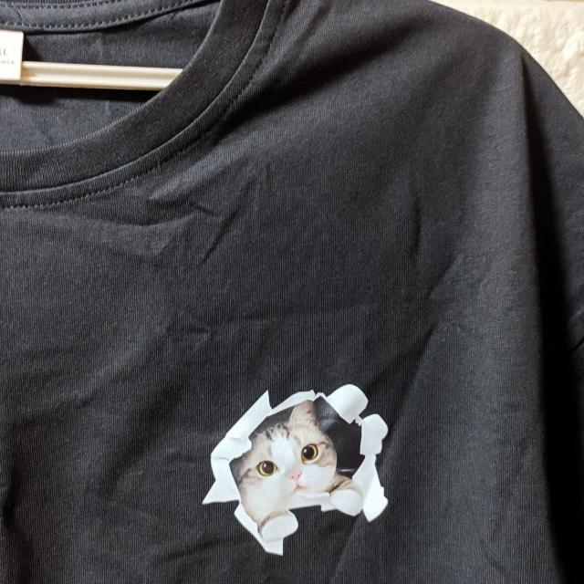 新品★背中からネコが覗くメンズ半袖Tシャツ/XL < 男性ファッション  新品★背中からネコが覗くメンズ半袖Tシャツ/XL < 男性ファッションの