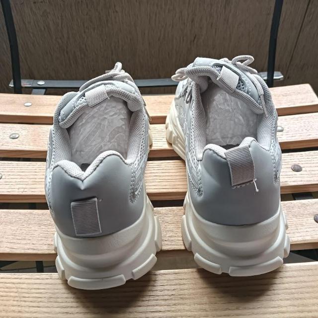 新品 22.5cm レディース スニーカー グレー シューズ 靴 厚底 < 女性ファッション  新品 22.5cm レディース スニーカー グレー シューズ 靴 厚底 < 女性ファッションの
