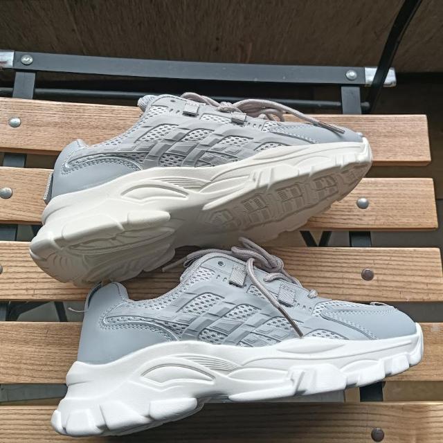 新品 22.5cm レディース スニーカー グレー シューズ 靴 厚底 < 女性ファッション  新品 22.5cm レディース スニーカー グレー シューズ 靴 厚底 < 女性ファッションの