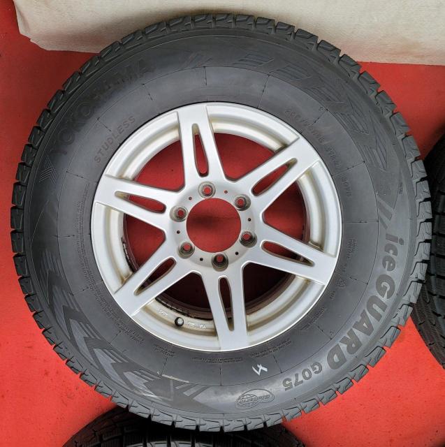 深いリムブリヂストン LIUFENG CV201 16インチ 8J ±0 PCD 139.7 6穴 ハブ110スタッドレスタイヤ付 < 自動車/バイク 深いリムブリヂストン LIUFENG CV201 16インチ 8J ±0 PCD 139.7 6穴 ハブ110スタッドレスタイヤ付 < 自動車/バイク