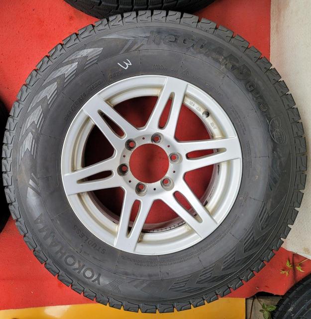 深いリムブリヂストン LIUFENG CV201 16インチ 8J ±0 PCD 139.7 6穴 ハブ110スタッドレスタイヤ付 < 自動車/バイク 深いリムブリヂストン LIUFENG CV201 16インチ 8J ±0 PCD 139.7 6穴 ハブ110スタッドレスタイヤ付 < 自動車/バイク