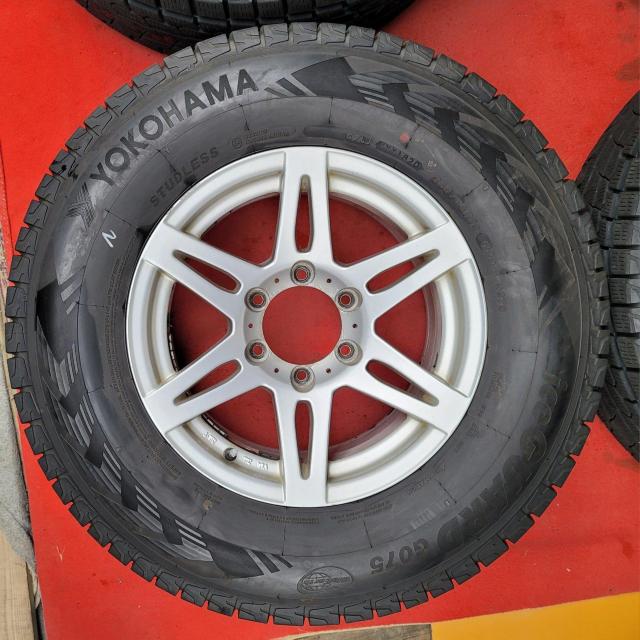 深いリムブリヂストン LIUFENG CV201 16インチ 8J ±0 PCD 139.7 6穴 ハブ110スタッドレスタイヤ付 < 自動車/バイク 深いリムブリヂストン LIUFENG CV201 16インチ 8J ±0 PCD 139.7 6穴 ハブ110スタッドレスタイヤ付 < 自動車/バイク
