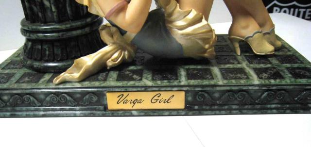 �Z�N�V�[�ȏ�������Varga Girl�A�������Ŕ������f�B�e�[�� Varga Girl - �f��: ���� �� �z�r�[�� 