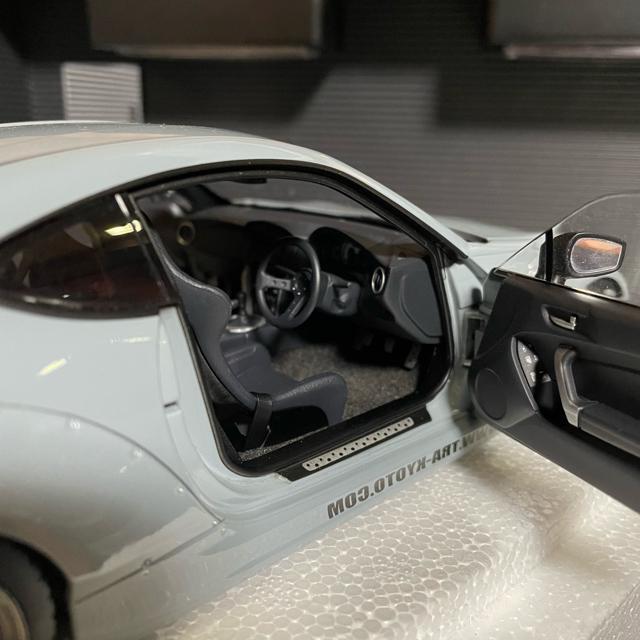未展示品 オートアート1/18 ロケットバニー 86(コンクリート・グレー/ブラック・ホイール) < ホビー  未展示品 オートアート1/18 ロケットバニー 86(コンクリート・グレー/ブラック・ホイール) < ホビーの