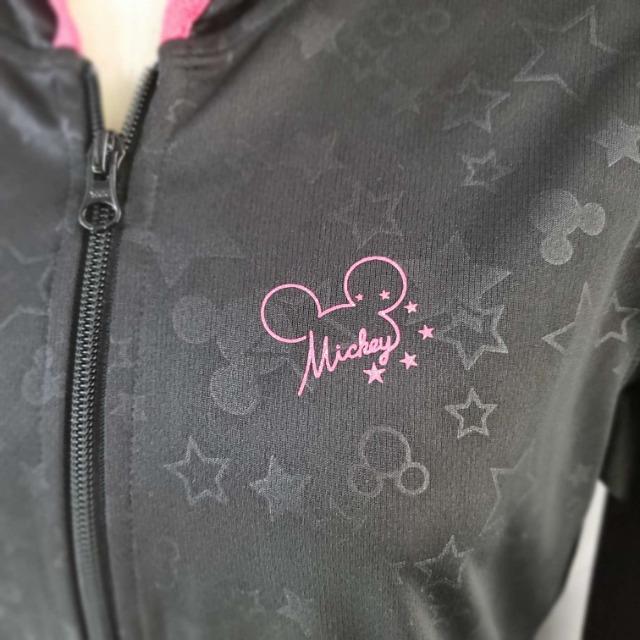 込み★104★ディズニー/ミッキーマウス★総柄入りジップパーカー★M★ < 女性ファッション  込み★104★ディズニー/ミッキーマウス★総柄入りジップパーカー★M★ < 女性ファッションの