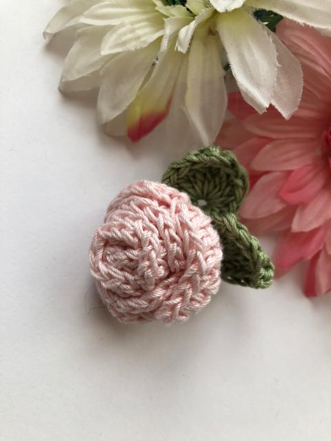 ハンドメイド ブローチ ヘアゴム レース糸で編んだ巻き巻き薔薇 < 女性ファッション ハンドメイド ブローチ ヘアゴム レース糸で編んだ巻き巻き薔薇 < 女性ファッションの