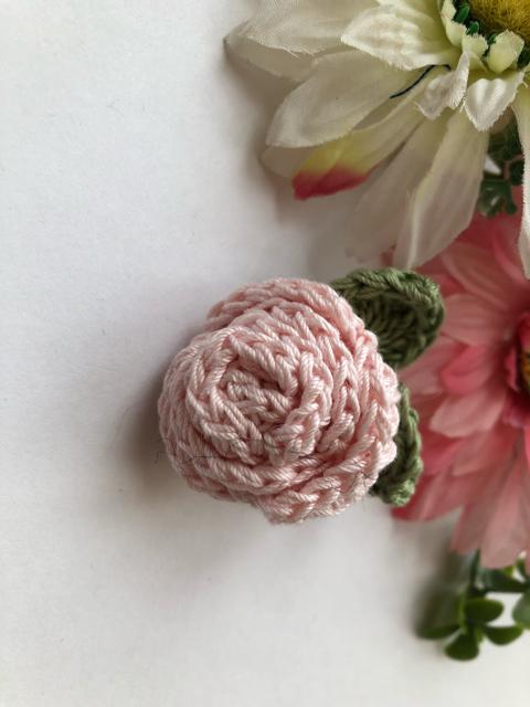 ハンドメイド ブローチ ヘアゴム レース糸で編んだ巻き巻き薔薇 < 女性ファッション ハンドメイド ブローチ ヘアゴム レース糸で編んだ巻き巻き薔薇 < 女性ファッションの