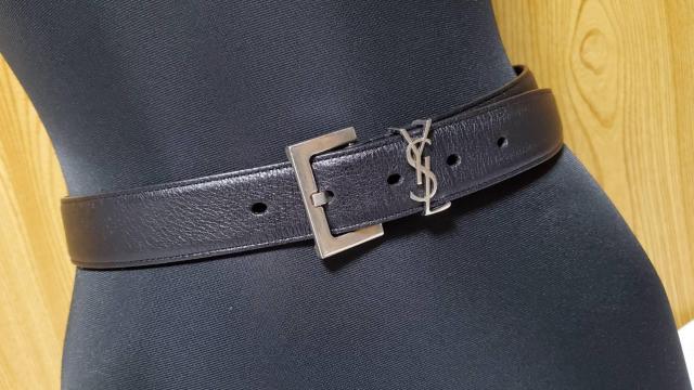 正規美 サンローランパリ YSLロゴ スクエアバックル レザーベルト黒 シグネチャーアイコンL 最小70 ビジネス○スーツ メンズ < ブランド  正規美 サンローランパリ YSLロゴ スクエアバックル レザーベルト黒 シグネチャーアイコンL 最小70 ビジネス○スーツ メンズ < ブランドの