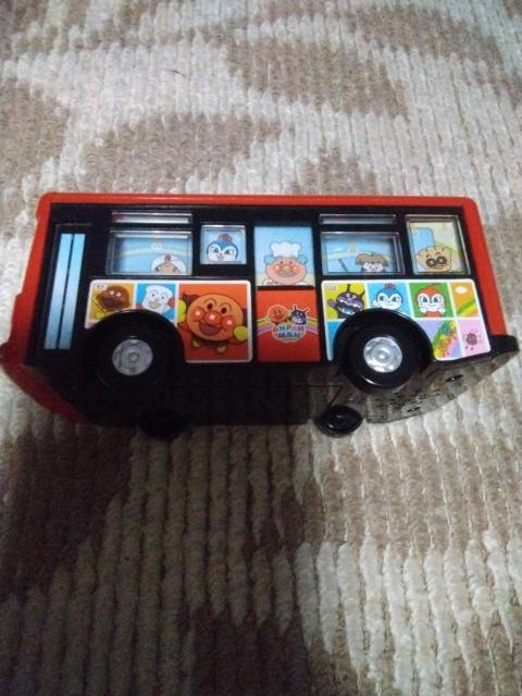 アンパンマン  おしゃべりバス < おもちゃ  アンパンマン  おしゃべりバス < おもちゃの