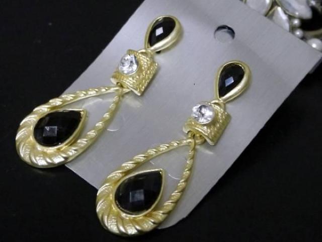 新品アンティーク調ゴシックなゆらゆらドロップストーンピアス < 女性アクセサリー/時計 新品アンティーク調ゴシックなゆらゆらドロップストーンピアス < 女性アクセサリー/時計の