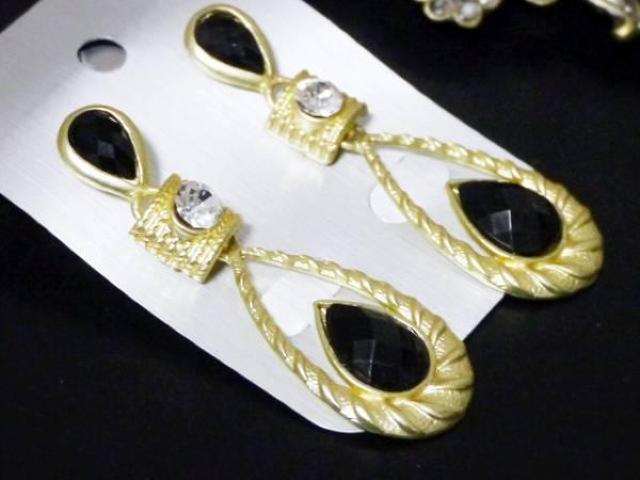 新品アンティーク調ゴシックなゆらゆらドロップストーンピアス < 女性アクセサリー/時計 新品アンティーク調ゴシックなゆらゆらドロップストーンピアス < 女性アクセサリー/時計の