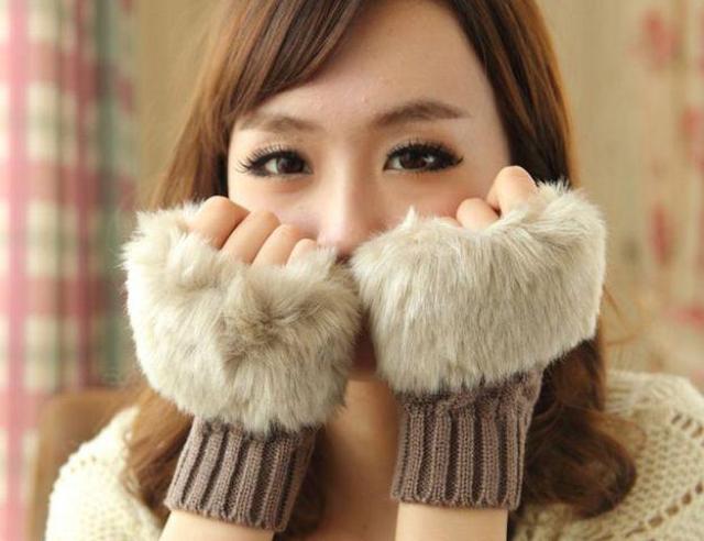 ★大人気!!★指なしショートファーグローブ★キャメル < 女性ファッション  ★大人気!!★指なしショートファーグローブ★キャメル < 女性ファッションの