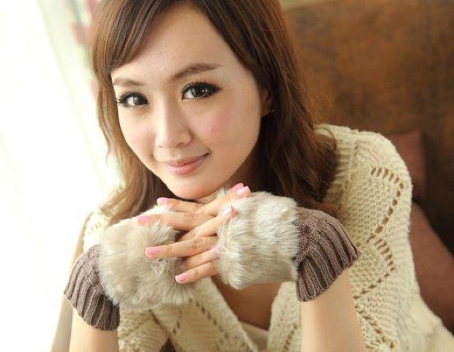 ★大人気!!★指なしショートファーグローブ★キャメル < 女性ファッション  ★大人気!!★指なしショートファーグローブ★キャメル < 女性ファッションの