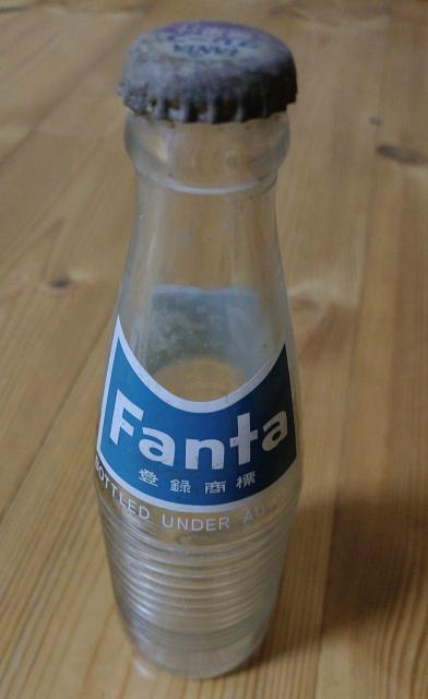 昭和レトロ ファンタ グレープ 200ml 空き瓶 駄菓子屋 < インテリア/ライフ  昭和レトロ ファンタ グレープ 200ml 空き瓶 駄菓子屋 < インテリア/ライフの