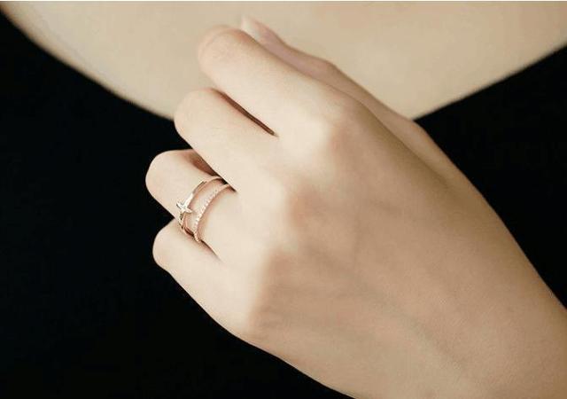 送料無料★即日発送※婚約指輪 9号〜21号 大粒Czダイヤ※フリーサイズ リング ギフト ピンクゴールド < 女性アクセサリー/時計 送料無料★即日発送※婚約指輪 9号〜21号 大粒Czダイヤ※フリーサイズ リング ギフト ピンクゴールド < 女性アクセサリー/時計の