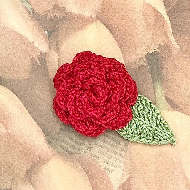 ハンドメイド♪レース編み 花びらいっぱいお花モチーフのブローチ < 女性ファッション  ハンドメイド♪レース編み 花びらいっぱいお花モチーフのブローチ  < 女性ファッションの