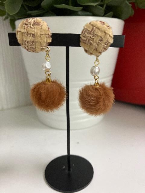 ハンドメイド ファーボールを使用したピアス < 女性ファッション  ハンドメイド ファーボールを使用したピアス  < 女性ファッションの