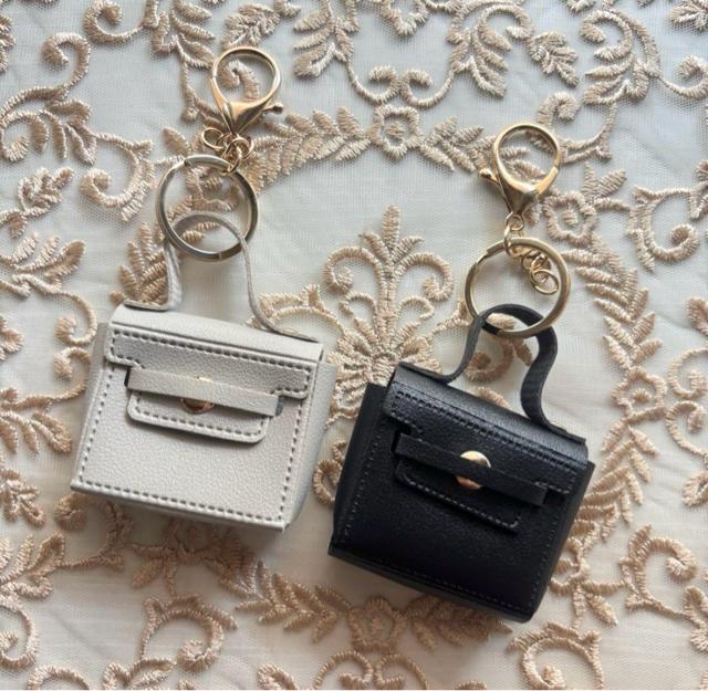 バッグチャーム ハンドバッグ型 黒 ブラック グレー 2個セット < 女性ファッション  バッグチャーム ハンドバッグ型 黒 ブラック グレー 2個セット  < 女性ファッションの