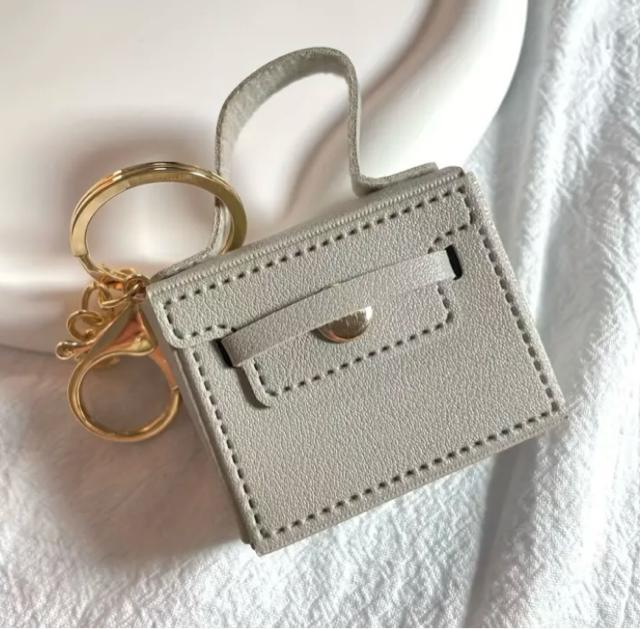 バッグチャーム ハンドバッグ型 黒 ブラック グレー 2個セット < 女性ファッション  バッグチャーム ハンドバッグ型 黒 ブラック グレー 2個セット < 女性ファッションの