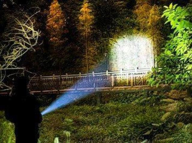 強力なLEDライト 充電式 USB充電 防水ズーム < 家電/AV 強力なLEDライト 充電式 USB充電 防水ズーム < 家電/AVの