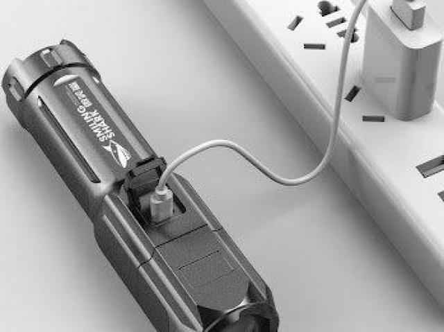 強力なLEDライト 充電式 USB充電 防水ズーム < 家電/AV 強力なLEDライト 充電式 USB充電 防水ズーム < 家電/AVの