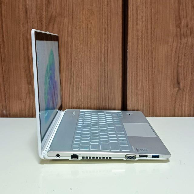 LIFEBOOK Corei5 ������8GB SSD500GB �m�[�g�p�\�R�� Windows11 �^�b�`�p�l�� Web�J���� �� PC�{��/���Ӌ@��� 