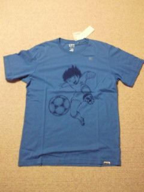 サッカー ジャンプ 50周年 ユニクロ キャプテン翼 デザイン Tシャツ Lサイズ ブルー < 男性ファッション  サッカー ジャンプ 50周年 ユニクロ キャプテン翼 デザイン Tシャツ Lサイズ ブルー < 男性ファッションの