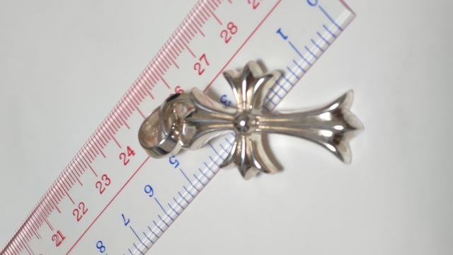 ☆クロムハーツ 正規品☆ スモール CH クロス ペンダント with ベイル 美品 < ブランド ☆クロムハーツ 正規品☆ スモール CH クロス ペンダント with ベイル 美品 < ブランドの