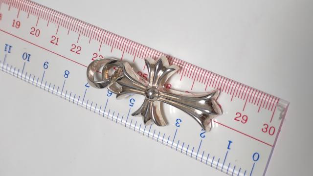 ☆クロムハーツ 正規品☆ スモール CH クロス ペンダント with ベイル 美品 < ブランド ☆クロムハーツ 正規品☆ スモール CH クロス ペンダント with ベイル 美品 < ブランドの