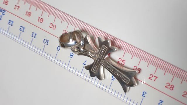 ☆クロムハーツ 正規品☆ スモール CH クロス ペンダント with ベイル 美品 < ブランド ☆クロムハーツ 正規品☆ スモール CH クロス ペンダント with ベイル 美品 < ブランドの
