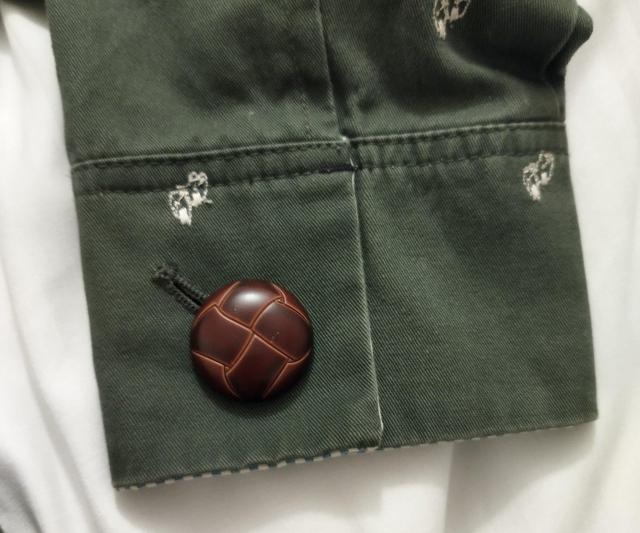 濃いオリーブグリーン 刺繍柄 綿 ショートコート Mサイズ < 女性ファッション  濃いオリーブグリーン 刺繍柄 綿 ショートコート Mサイズ < 女性ファッションの