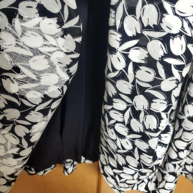 黒 白 チューリップ柄 ロングフレアスカート < 女性ファッション  黒 白 チューリップ柄 ロングフレアスカート < 女性ファッションの