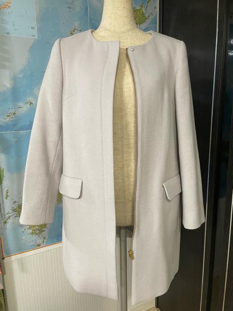 薄いグレー ノーカラーコート < 女性ファッション  薄いグレー ノーカラーコート  < 女性ファッションの