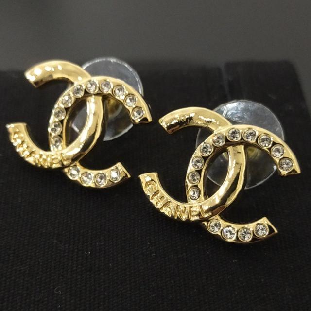 CHANEL シャネル ゴールド ロゴ ココマーク ピアス ストーン A24P < ブランド CHANEL シャネル ゴールド ロゴ ココマーク ピアス ストーン A24P < ブランドの