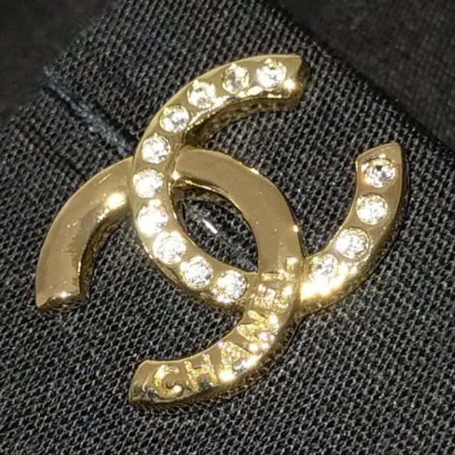 CHANEL シャネル ゴールド ロゴ ココマーク ピアス ストーン A24P < ブランド CHANEL シャネル ゴールド ロゴ ココマーク ピアス ストーン A24P < ブランドの