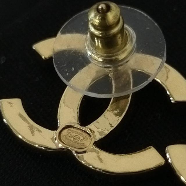 CHANEL シャネル ゴールド ロゴ ココマーク ピアス ストーン A24P < ブランド CHANEL シャネル ゴールド ロゴ ココマーク ピアス ストーン A24P < ブランドの