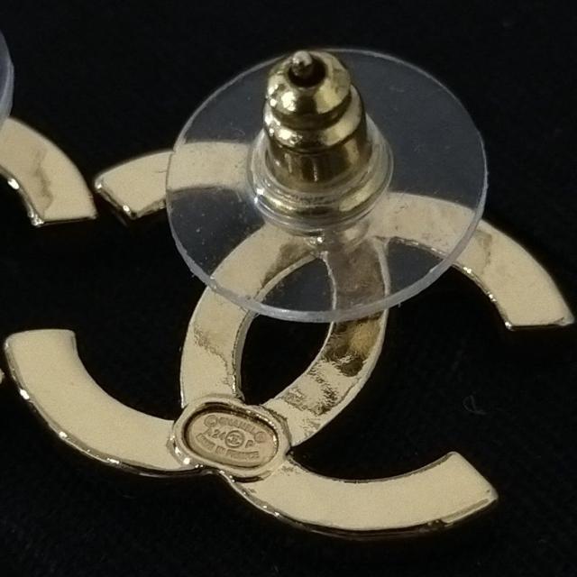 CHANEL シャネル ゴールド ロゴ ココマーク ピアス ストーン A24P < ブランド CHANEL シャネル ゴールド ロゴ ココマーク ピアス ストーン A24P < ブランドの