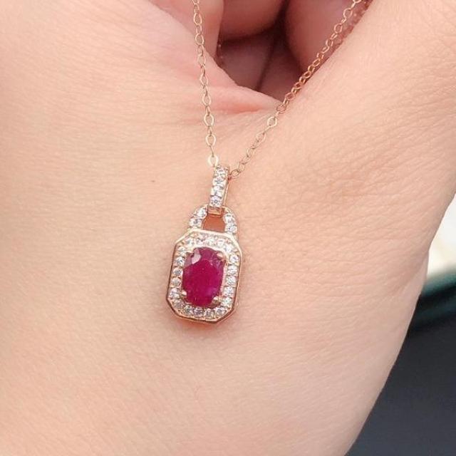 本物の天然ルビーペンダントネックレス ナチュラル アクセサリー カラーストーン 6*4mm Yu_6423 < 女性アクセサリー/時計 本物の天然ルビーペンダントネックレス ナチュラル アクセサリー カラーストーン 6*4mm Yu_6423 < 女性アクセサリー/時計の