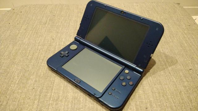 New�j���e���h�[3DSLL�{�́��\�t�g10�_�i�{�̃P�[�X�A�\�t�g�z���_�[�L��j